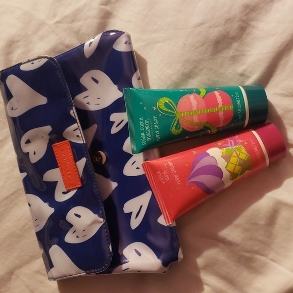 𝅺bath and body works bag with 2 hand creams. NWOT - Picture 1 of 11
